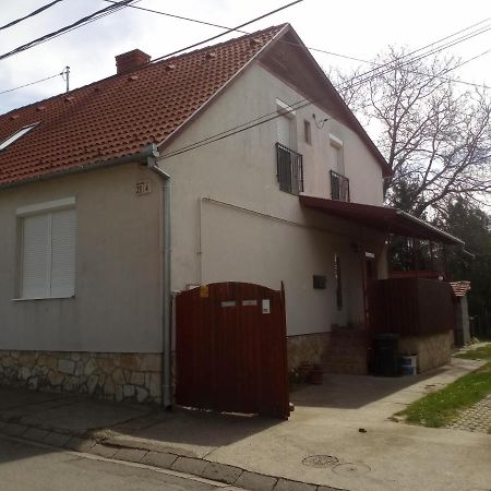 Budai Vam Apartmanhaz Печ Экстерьер фото