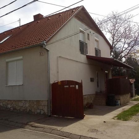 Budai Vam Apartmanhaz Печ Экстерьер фото