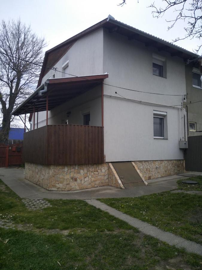 Budai Vam Apartmanhaz Печ Экстерьер фото