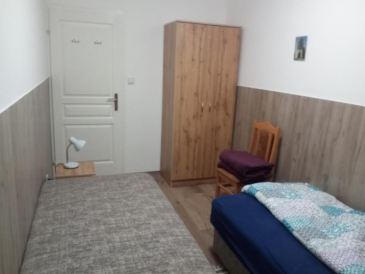 Budai Vam Apartmanhaz Печ Экстерьер фото