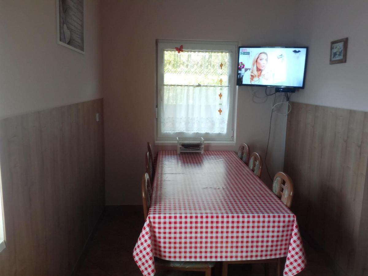 Budai Vam Apartmanhaz Печ Экстерьер фото